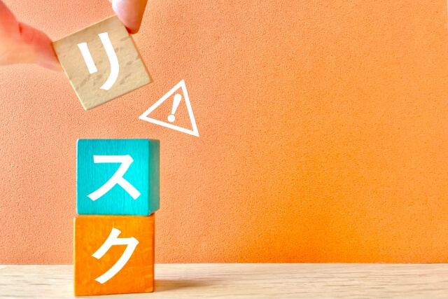 積み木で構成されたリスクの文字